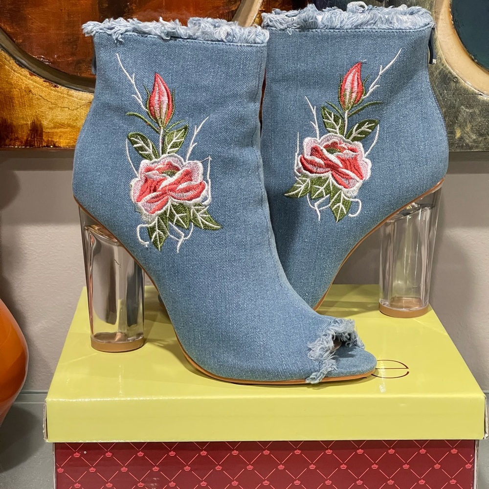 NWT Glaze open toe denim boots